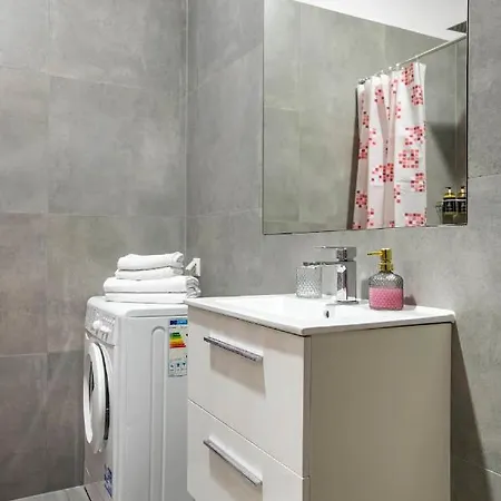 Uroczy Apartament Obok Opery I Dworca Glownego Z Netflix Krakau Exterior foto